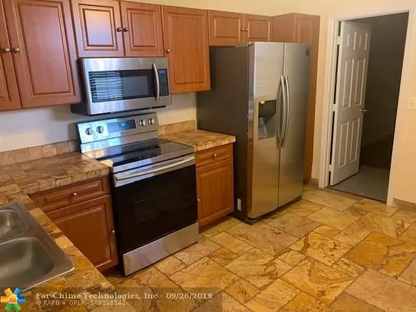 Weston, FL 33327,2106 Madeira Dr  #2106