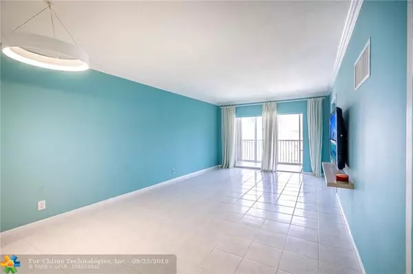 Lauderdale By The Sea, FL 33308,4117 Bougainvilla Dr  #403