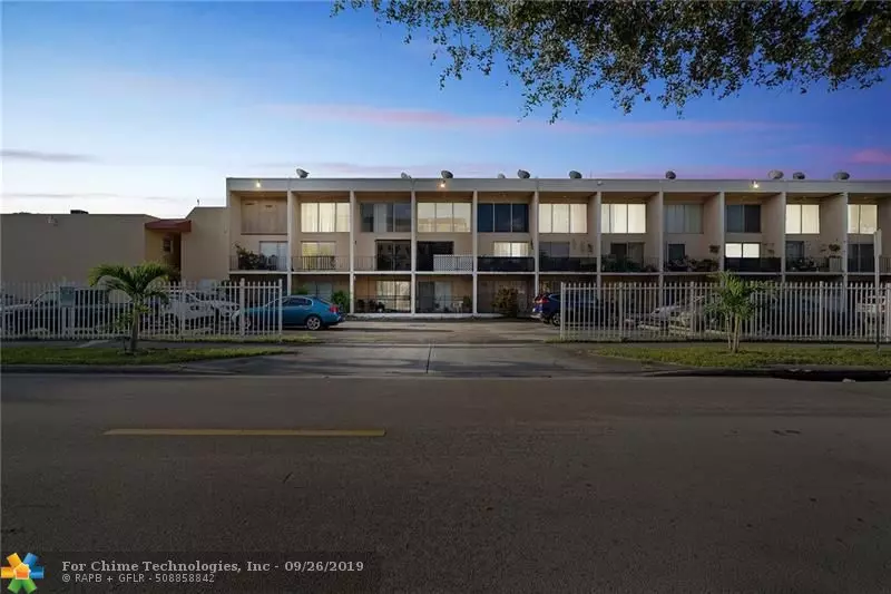 1300 W 47th Pl  #212B, Hialeah, FL 33012