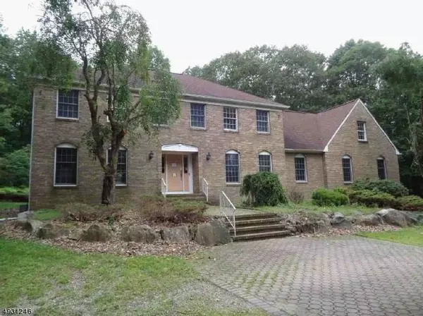 5 LOOKOUT DR, Roxbury Twp., NJ 07852