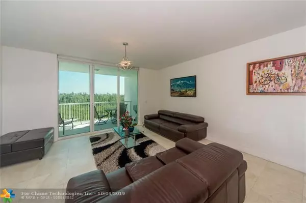 North Miami, FL 33181,15051 Royal Oaks Ln  #902