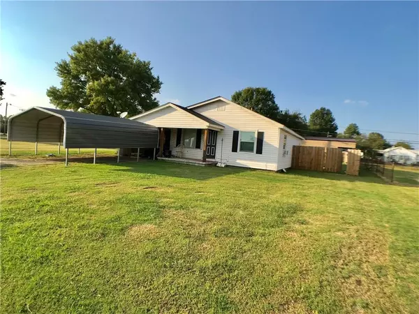 910 E Smith Street, Stratford, OK 74872