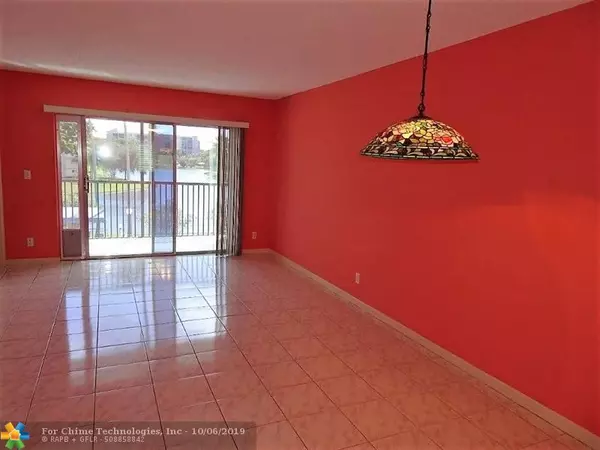 Pompano Beach, FL 33069,2220 N Cypress Bend Dr  #302