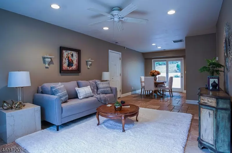 Livingston Twp., NJ 07039,51 ASHWOOD DR