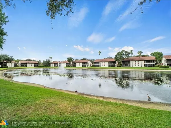 Boynton Beach, FL 33437,10439 S Circle Lake Dr  #202