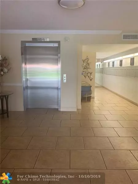 Pompano Beach, FL 33069,2950 N Palm Aire Dr  #302