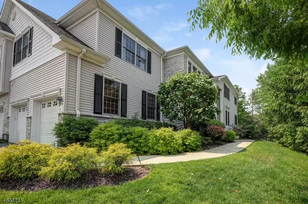 81 SCHWEINBERG DR, Roseland Boro, NJ 07068