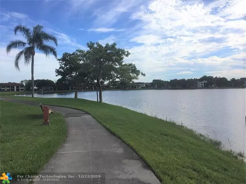 203 Lake Pointe Dr  #101, Oakland Park, FL 33309