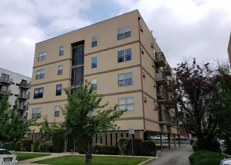 114 SUSSEX ST #4c, Hackensack City, NJ 07601