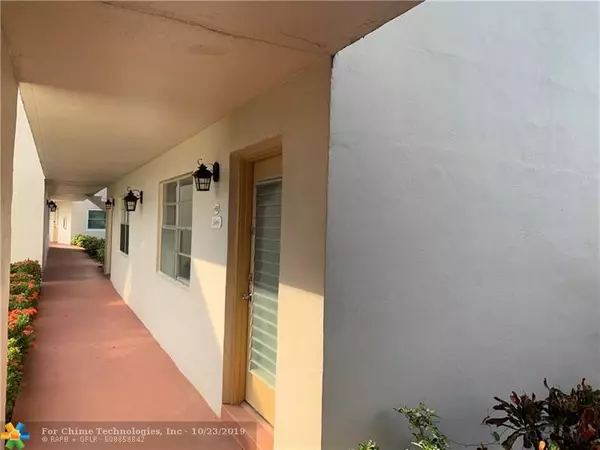 Delray Beach, FL 33484,450 Capri J  #450