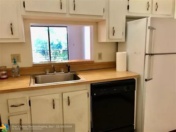 Lauderdale Lakes, FL 33311,2850 Somerset Dr  #314L