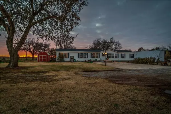 654 County Street 2850, Minco, OK 73059