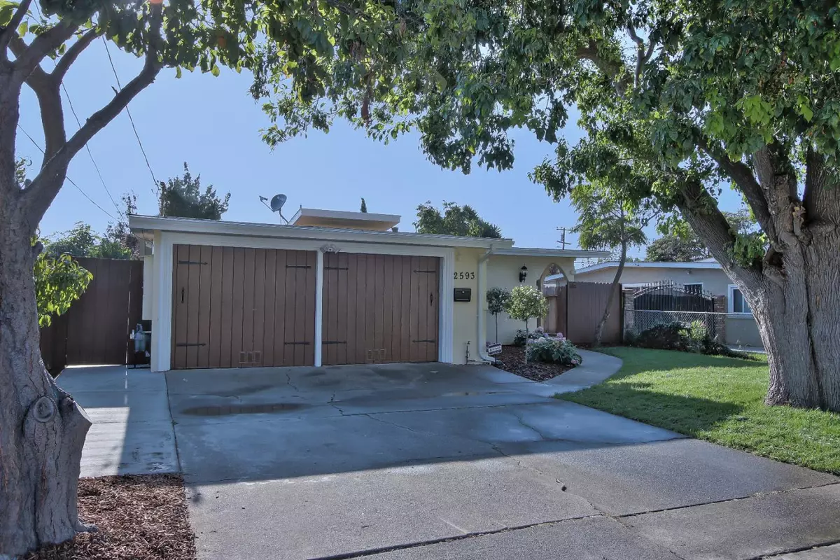 East Palo Alto, CA 94303,2593 Baylor ST