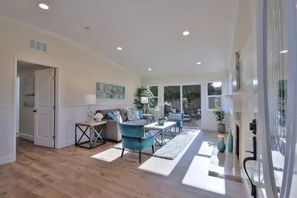 East Palo Alto, CA 94303,2593 Baylor ST