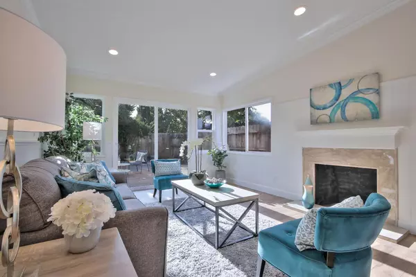 East Palo Alto, CA 94303,2593 Baylor ST
