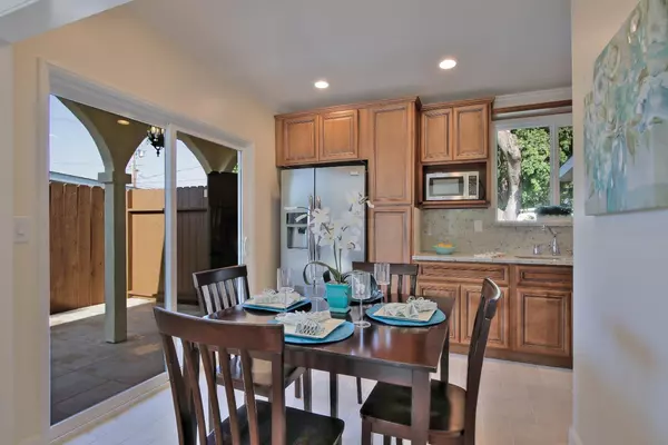 East Palo Alto, CA 94303,2593 Baylor ST