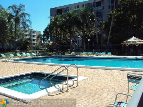 Pompano Beach, FL 33069,2209 S Cypress Bend Dr  #308