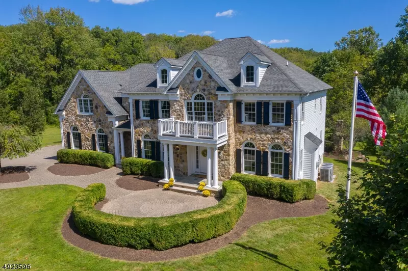 3 ACORN LN, Clinton Twp., NJ 08833