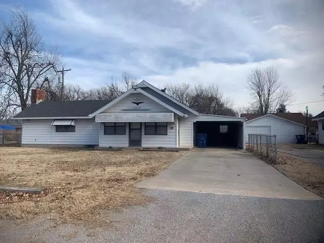 Minco, OK 73059,208 SW 5th Street