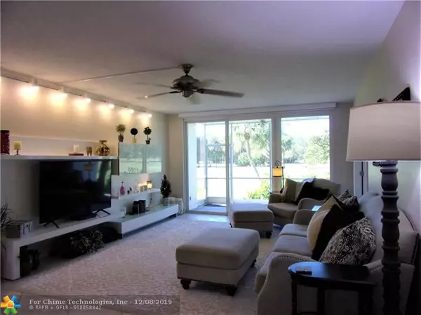 Pompano Beach, FL 33069,565 Oaks Ln  #111