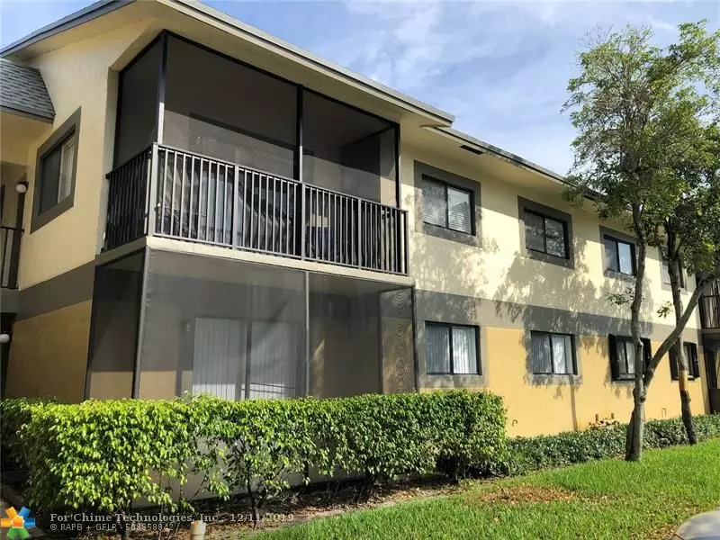 Deerfield Beach, FL 33441,522 Trace Cir  #105