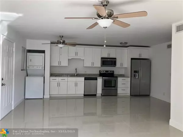 Deerfield Beach, FL 33441,522 Trace Cir  #105