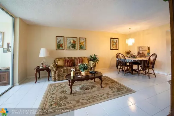 Sunrise, FL 33322,9010 Sunrise Lakes Blvd  #211