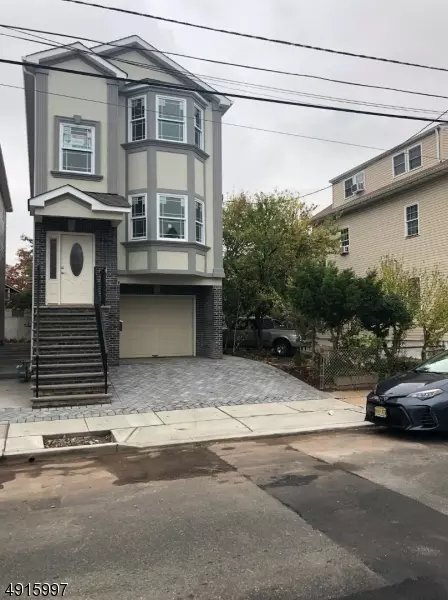 25 AMITY ST, Elizabeth City, NJ 07202