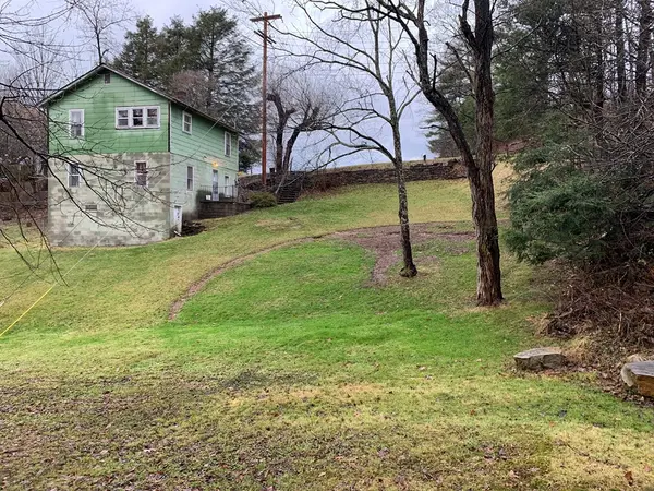 101 WASHINGTON STREET, Crab Orchard, WV 25827