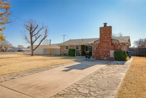 608 W 10th Street, Cordell, OK 73632