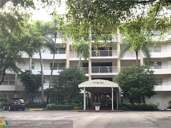 3980 Oaks Clubhouse Dr  #308, Pompano Beach, FL 33069