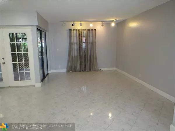 Deerfield Beach, FL 33442,447 NW 36th Ave  #447