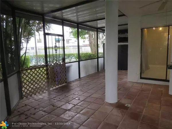 Deerfield Beach, FL 33442,447 NW 36th Ave  #447