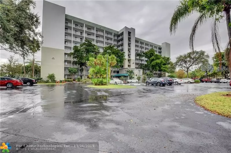 Pompano Beach, FL 33069,2240 N Cypress Bend Dr  #201