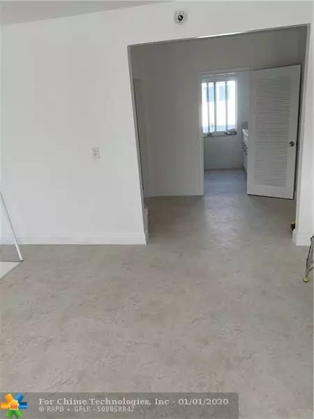 Miami Beach, FL 33141,7424 Byron Ave  #12B