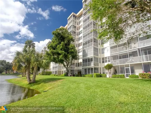 Pompano Beach, FL 33069,3510 Oaks Way  #208