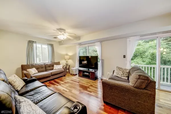 38 WOODS EDGE DR, Roxbury Twp., NJ 07876