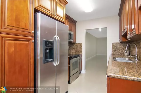 Weston, FL 33326,161 Lakeview Dr  #104