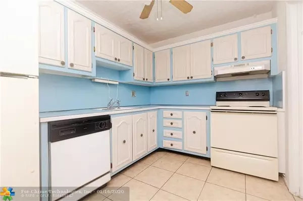 Lauderdale Lakes, FL 33319,4211 NW 41st St  #303