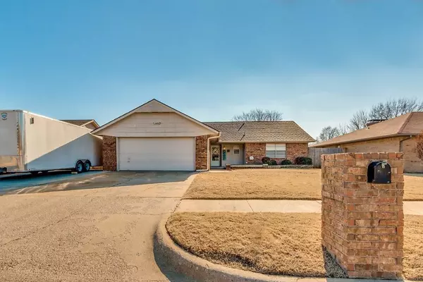 1340 NW 6th Place, Moore, OK 73170