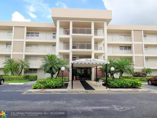 Pompano Beach, FL 33069,3151 S Palm Aire Dr  #302