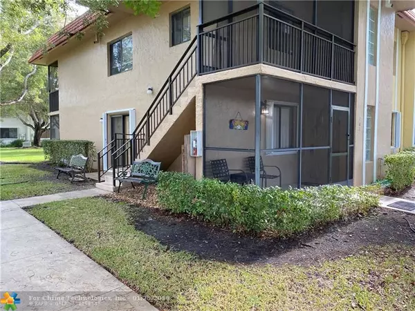 Weston, FL 33326,423 Lakeview Dr  #101