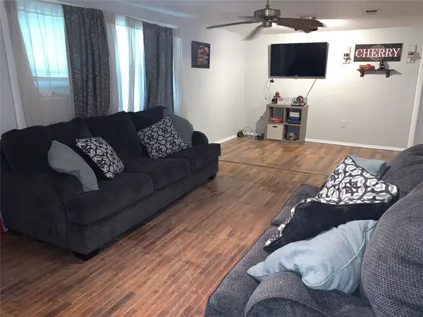 Broken Bow, OK 74728,112 Burke Street