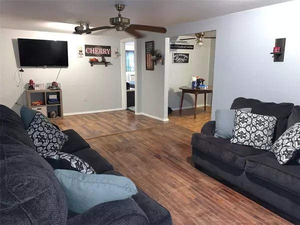 Broken Bow, OK 74728,112 Burke Street