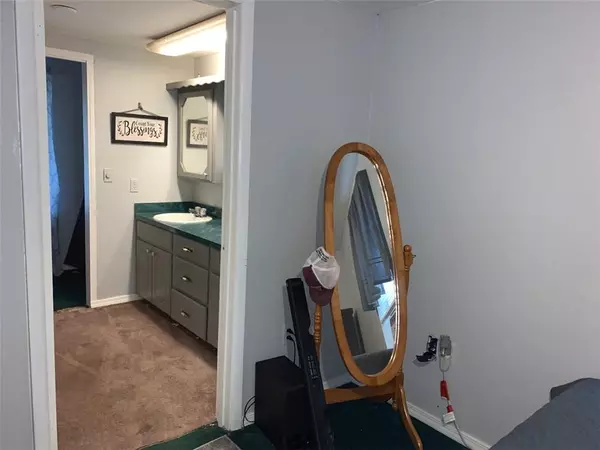 Broken Bow, OK 74728,112 Burke Street
