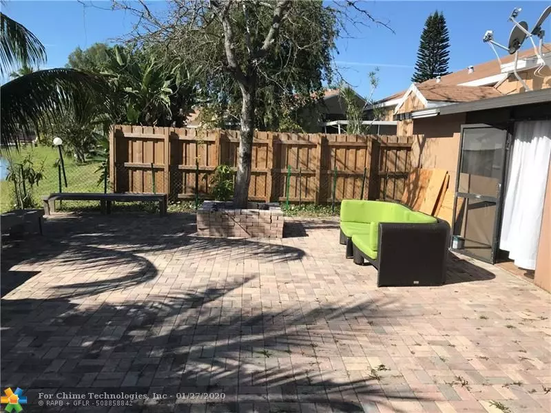 302 NW 47th St, Deerfield Beach, FL 33064