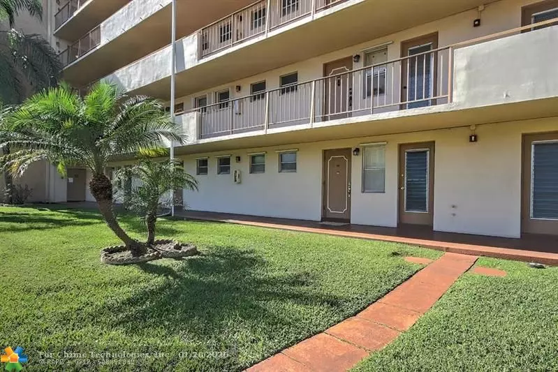 Hollywood, FL 33021,950 Hillcrest Dr  #103