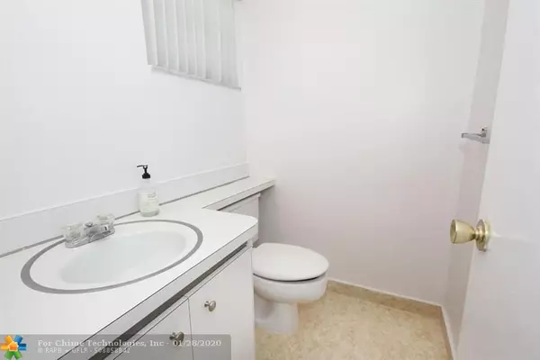 Hollywood, FL 33021,950 Hillcrest Dr  #103