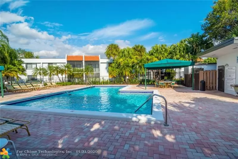 300 Racquet Club Rd  #205, Weston, FL 33326