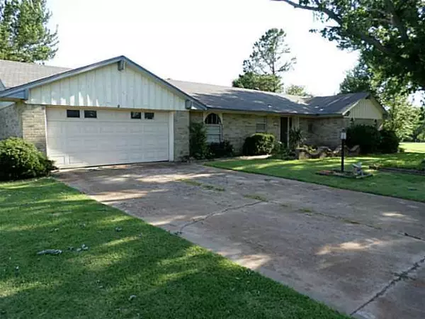 96 Oakwood Drive, Tuttle, OK 73089